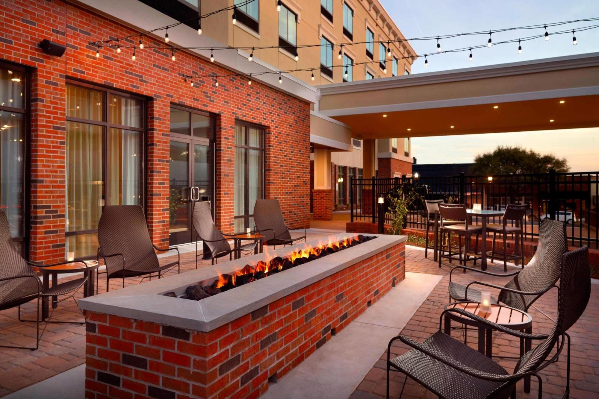 Hotel Courtyard By Marriott Lagrange Exterior foto
